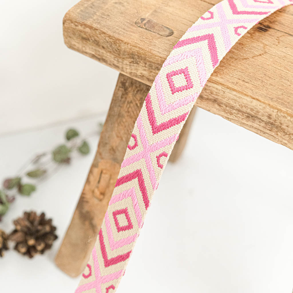 Pink Tricolor Diamond-Patterned Strap - Maison Klem